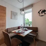 公寓 Haus Kulala - Stilvolle Zwischen Bergen & Afrikanischem Flair 卡普伦