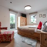 아파트 Haus Kulala - Stilvolle Zwischen Bergen & Afrikanischem Flair *