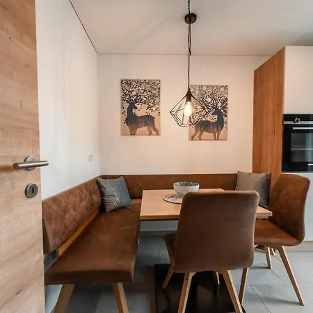 Haus Kulala - Stilvolle Zwischen Bergen & Afrikanischem Flair Daire