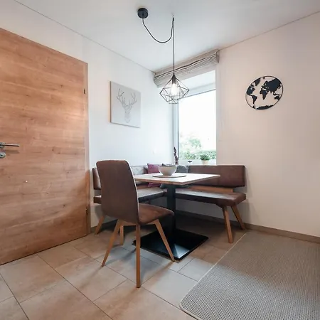 Haus Kulala - Stilvolle Zwischen Bergen & Afrikanischem Flair Kaprun